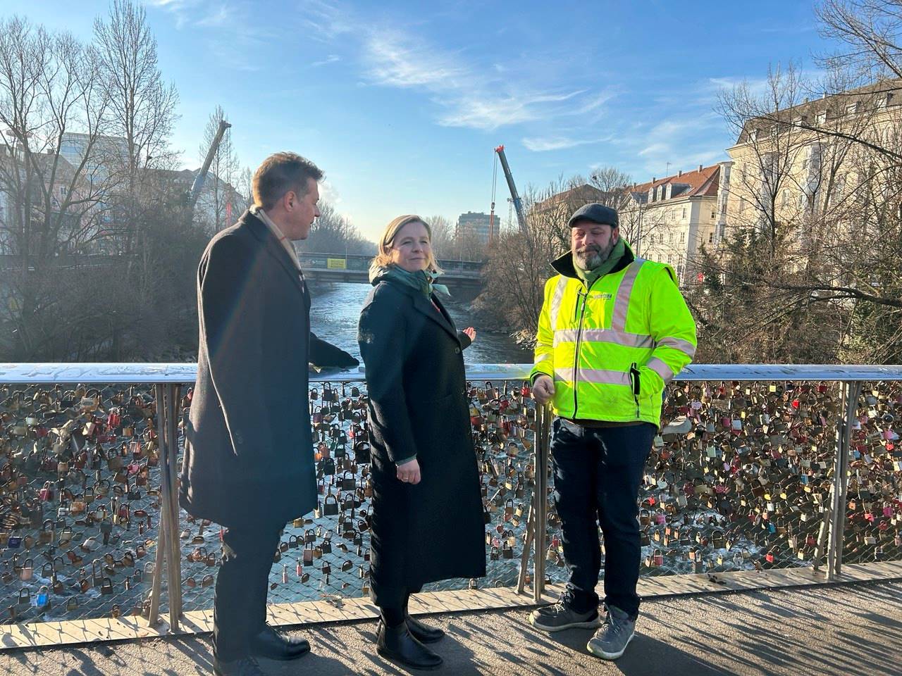 Zu sehen ist: Vizebürgermeisterin Judith Schwentner auf der Erzherzog-Johann-Brücke