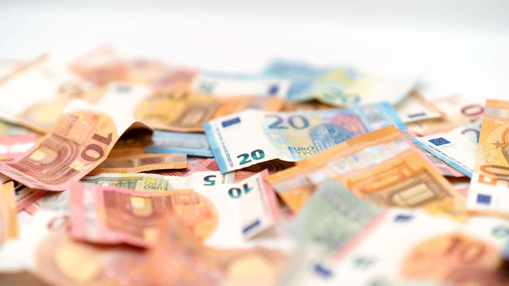 Zu sehen ist: Bargeld