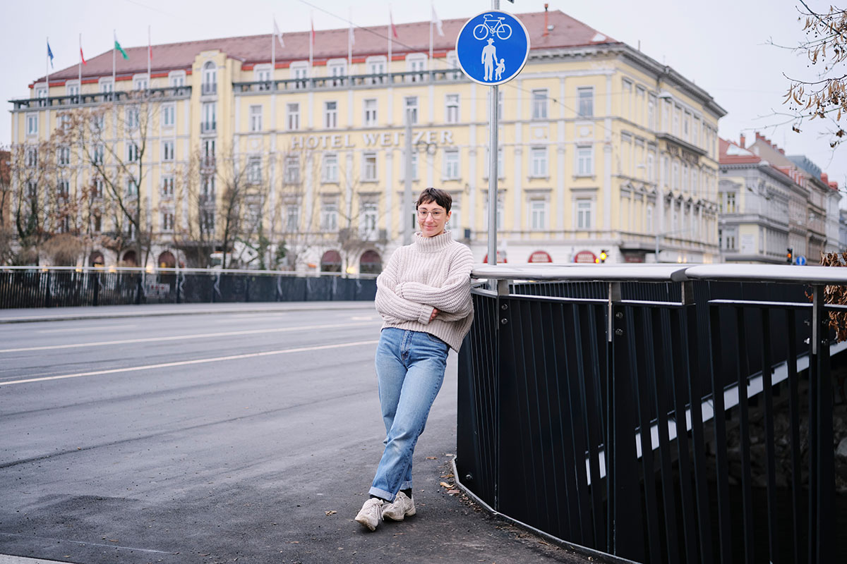 WEB_Miriam Laurin-Windisch auf der neuen Tegetthoffbrücke-c-René Böhmer - Webversion