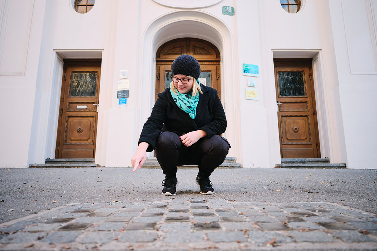 WEB_Stolpersteine im Gries gesehen von Gerhild Grenzecker_-c-_René-Böhmer